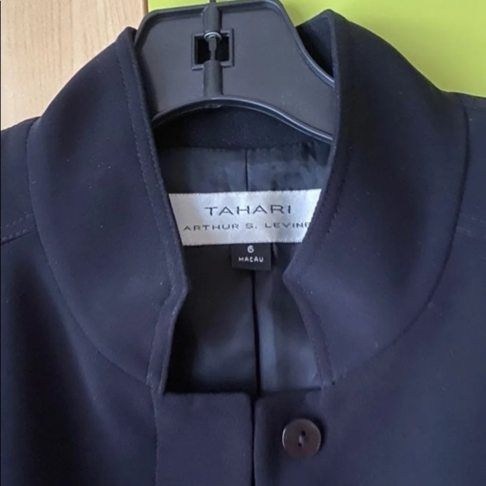 Tahari blazer - Picture 6 of 9